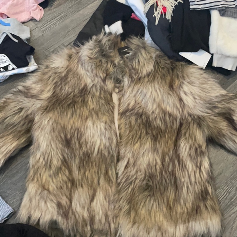 Fashion nova faux fur coat, size large , new w tags never worn
